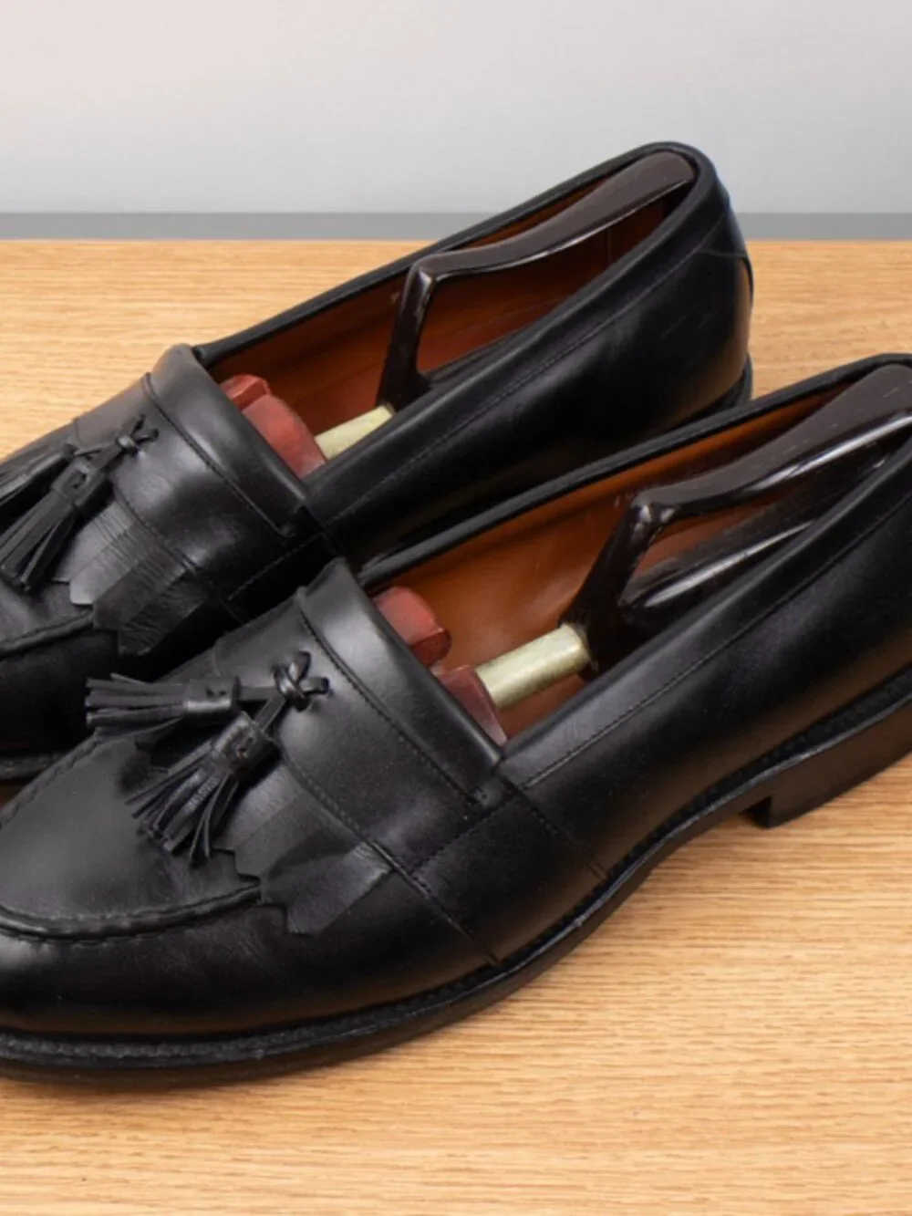 Allen Edmonds Newport Shoes Men's 9.5 EEE Black Leather Resoled With Shoe Trees